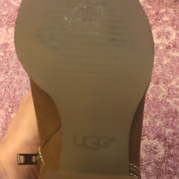 Women’s UGG booties - Picture 5 of 5